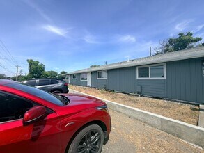 Building Photo - 4th St Triplex
