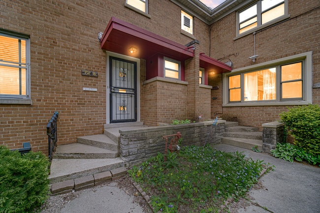 Building Photo - 7248 N Ridge Blvd