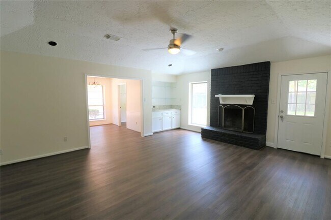 Foto del edificio - 1819 Fall Meadow Dr