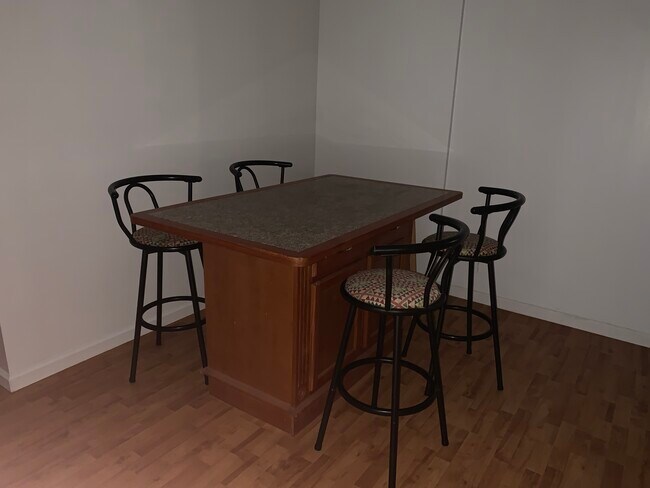 Comer en la cocina - 6105 Dacola Shores Rd