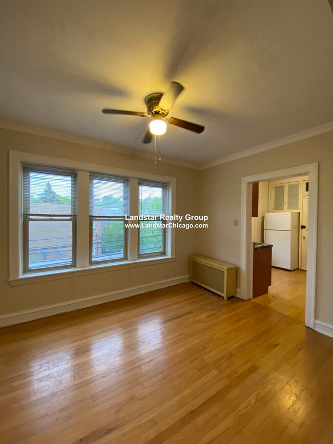 Foto del edificio - 2815 W Berteau Ave