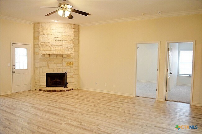 Foto del edificio - 2105 Merle Dr