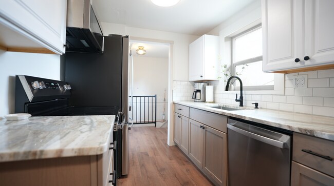 Foto del edificio - The Landman | Furnished 3BR | All Utilities Included | 6-Month Stay