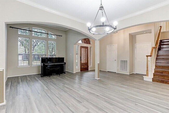 Building Photo - 2642 S Breeze Dr