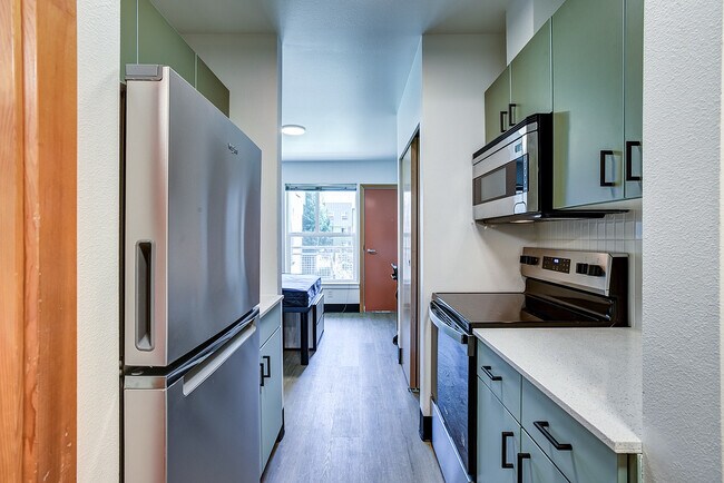 Cocina - Nordheim Court UW Student Apartments