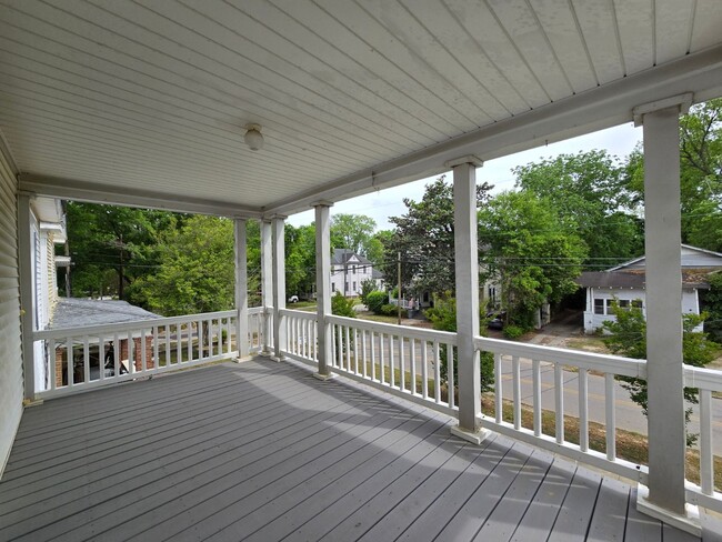 Building Photo - 403 W Hampton Ave