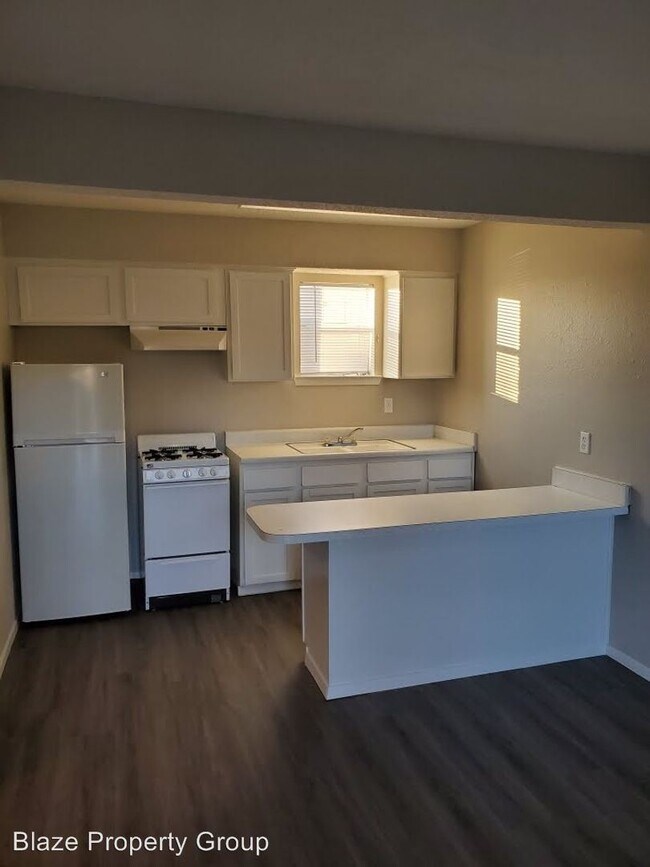 Foto del edificio - 1 br, 1 bath Apartment - 2800 Lometa Dr