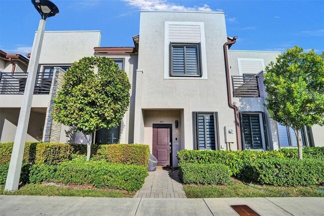 Foto del edificio - 389 NE 208th Terrace