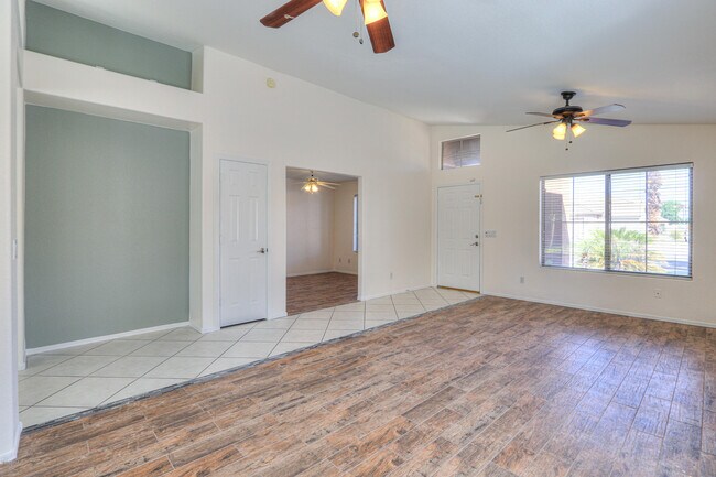 Building Photo - 2890 S Camellia Dr