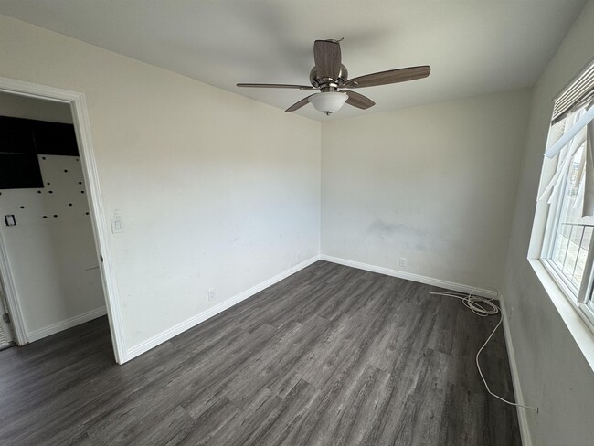 Foto del edificio - 8925 Cottonwood Ave