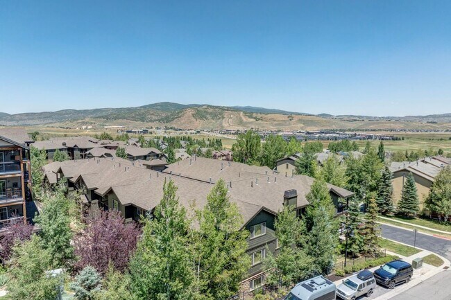 Building Photo - Stunning Furnished Park City Condo