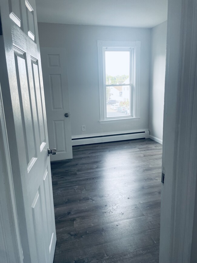 Building Photo - 14 Thorndike St