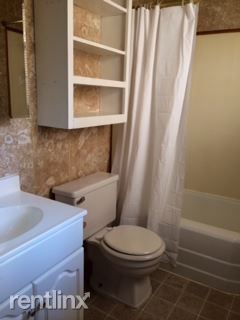 Building Photo - 2 br, 1 bath  - 707 Center St Apt 1