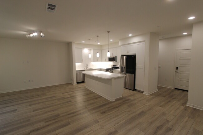 Building Photo - 647 Winchester Dr