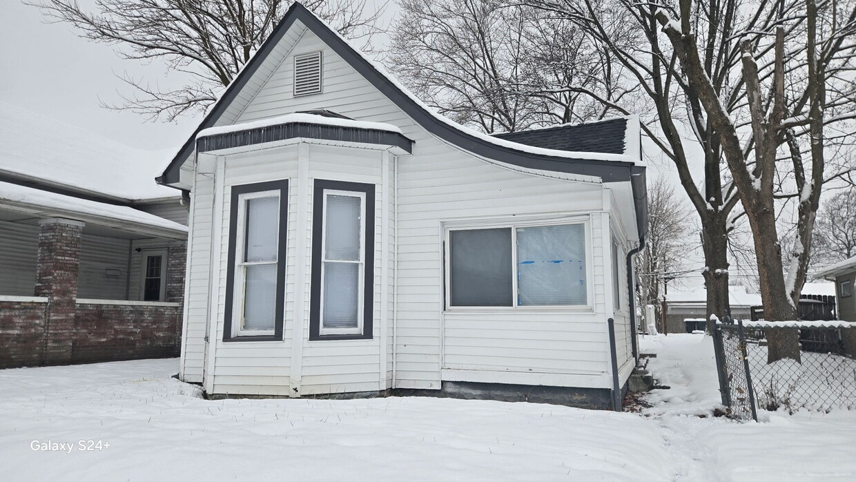 Primary Photo - 2209 Central Ave