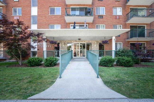 Photo du bâtiment - Riverview Tower Apartments
