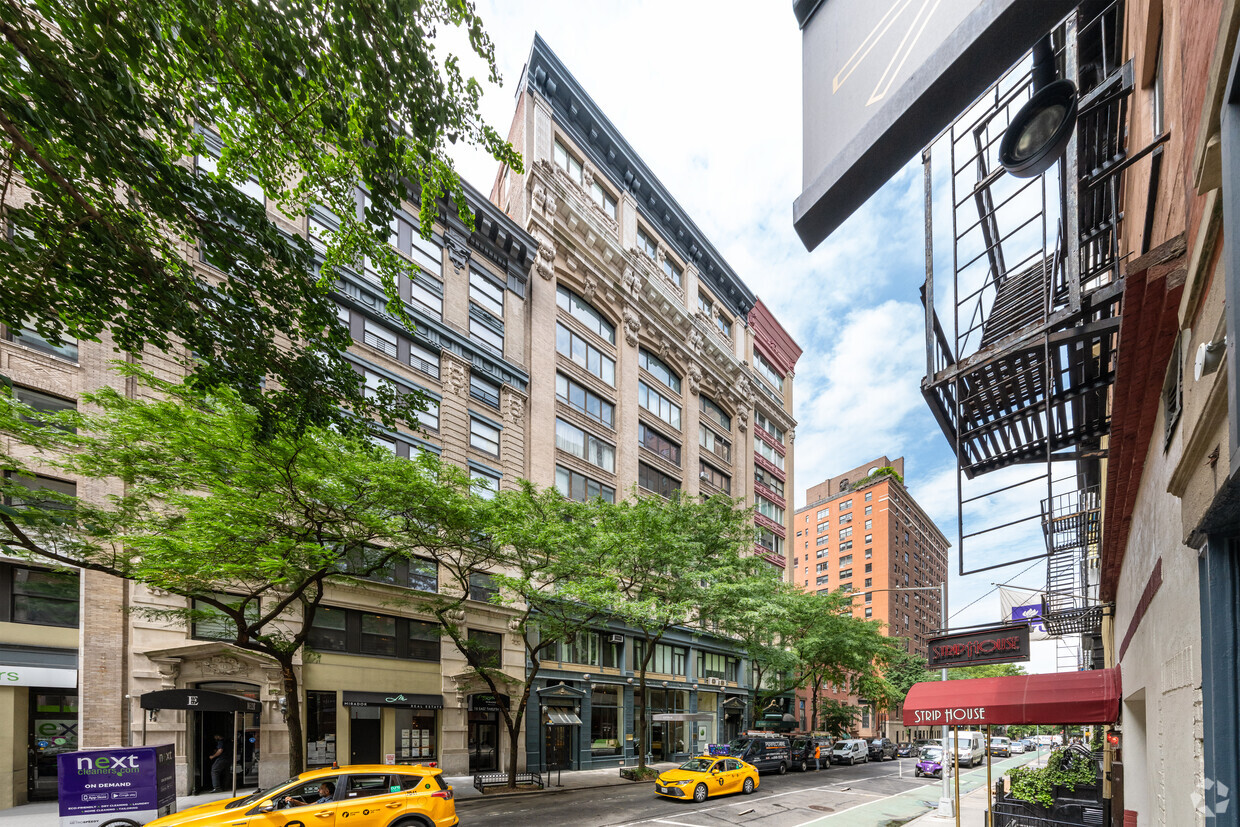 Foto principal - 12 E 12th St