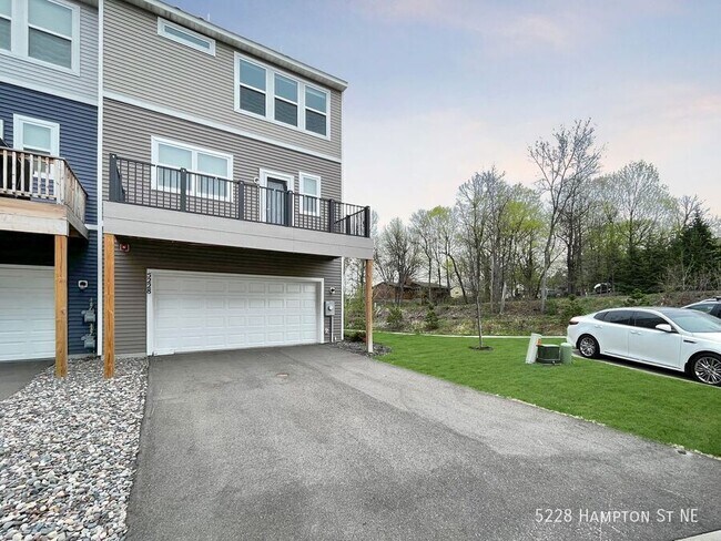 Foto del edificio - 5228 Hampton St NE