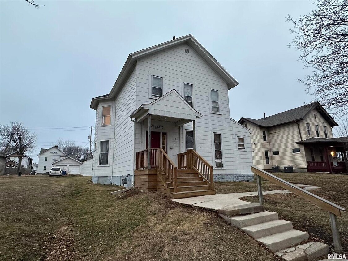 Primary Photo - 320 E 14th St