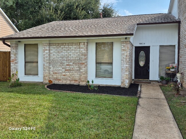 Foto del edificio - 9814 Sageroyal Ln