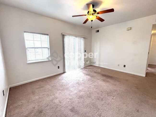 Building Photo - 1740 W 53rd Dr