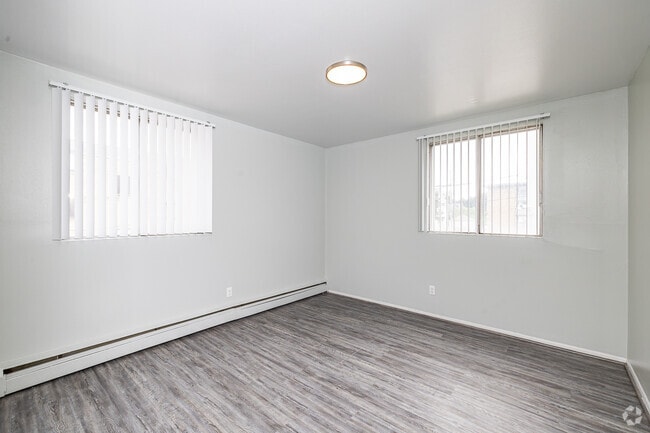 2BR, 1BA - 1000SF - Bedroom - Johnson Legacy West