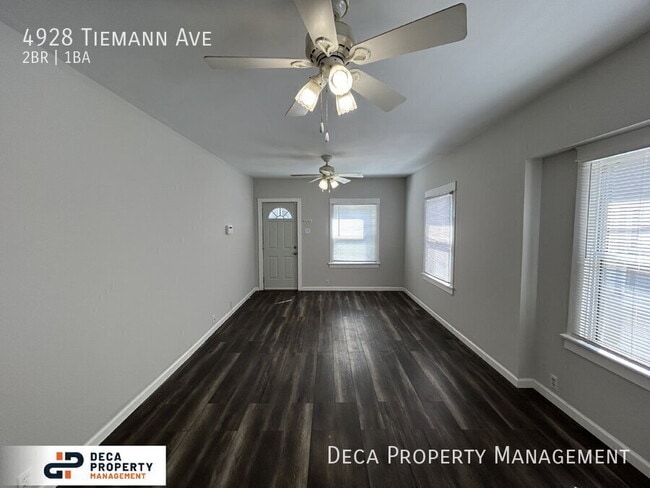 Foto del edificio - 4928 Tiemann Ave