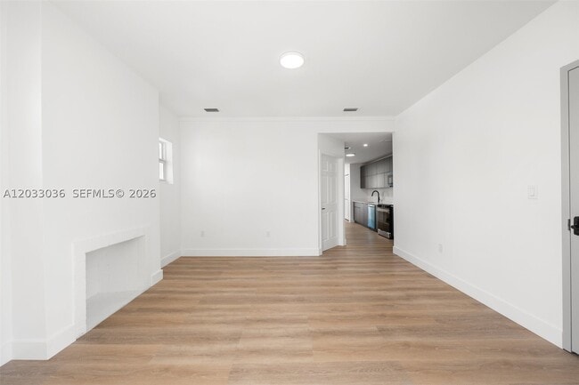 Building Photo - 403 SW 12th St
