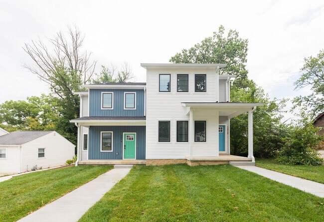 Building Photo - 1212 N Woodburn Ave
