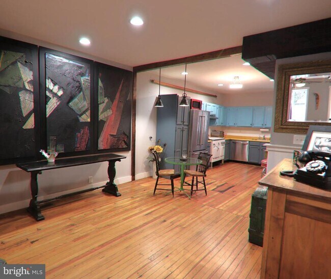 Foto del edificio - 1223 Haubert St