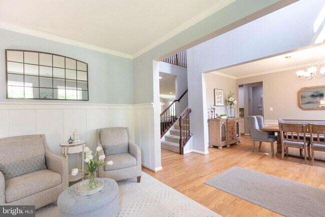 Building Photo - 8061 Side Hill Dr