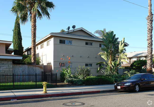 Building Photo - Casa Grande Apartments