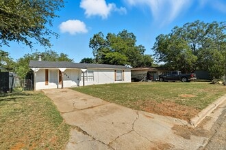 Building Photo - 2034 Collins Ave