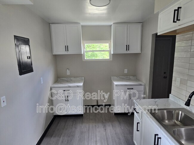 Building Photo - 4308 E 143rd St
