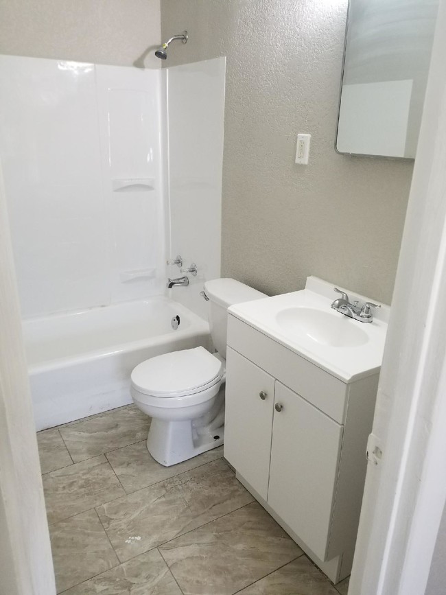 Bathroom - 1936 Kansas St