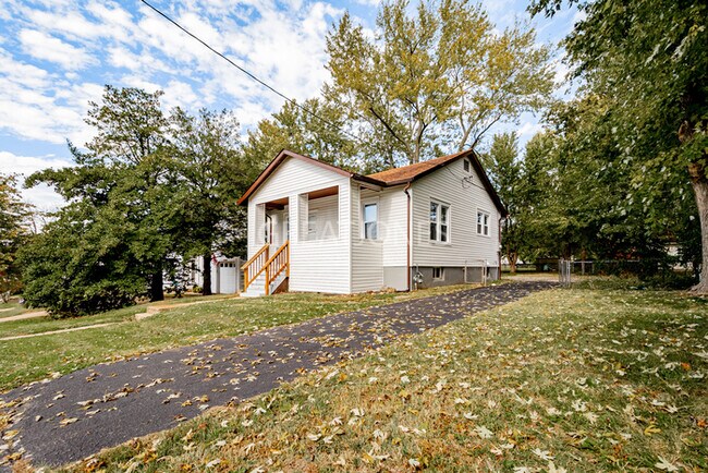 Building Photo - Charming 2 Bedroom in St. Louis!