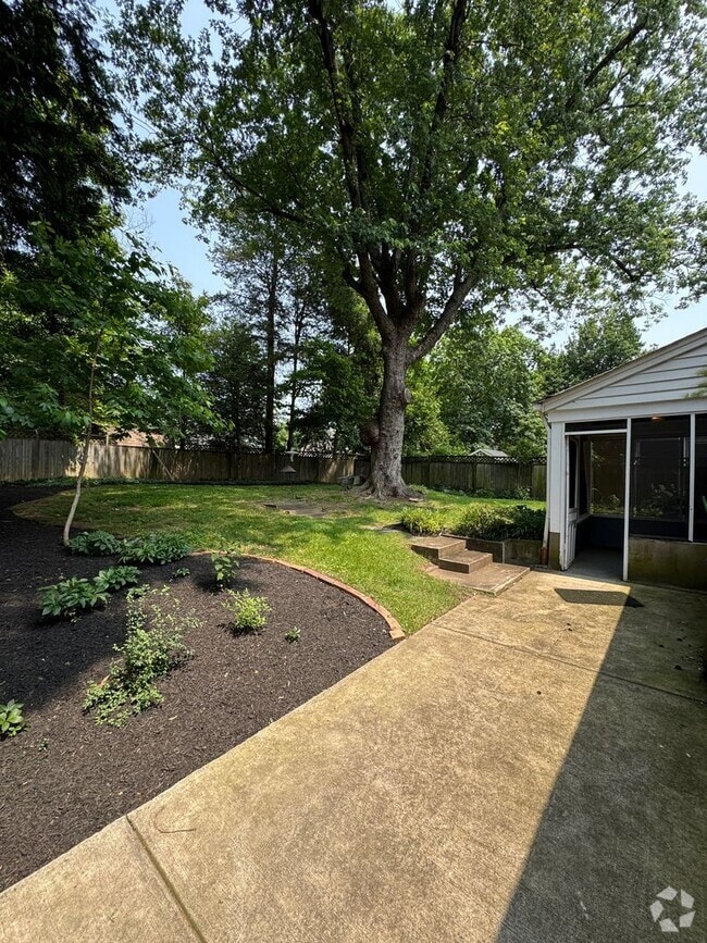 Building Photo - 307 Dale Dr