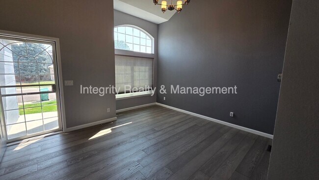 Building Photo - 5056 Weeping Willow Cir