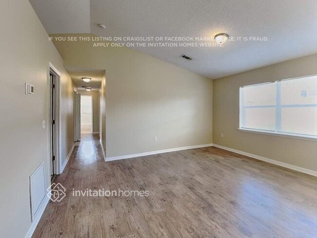 Foto del edificio - 8509 Blackberry Ave