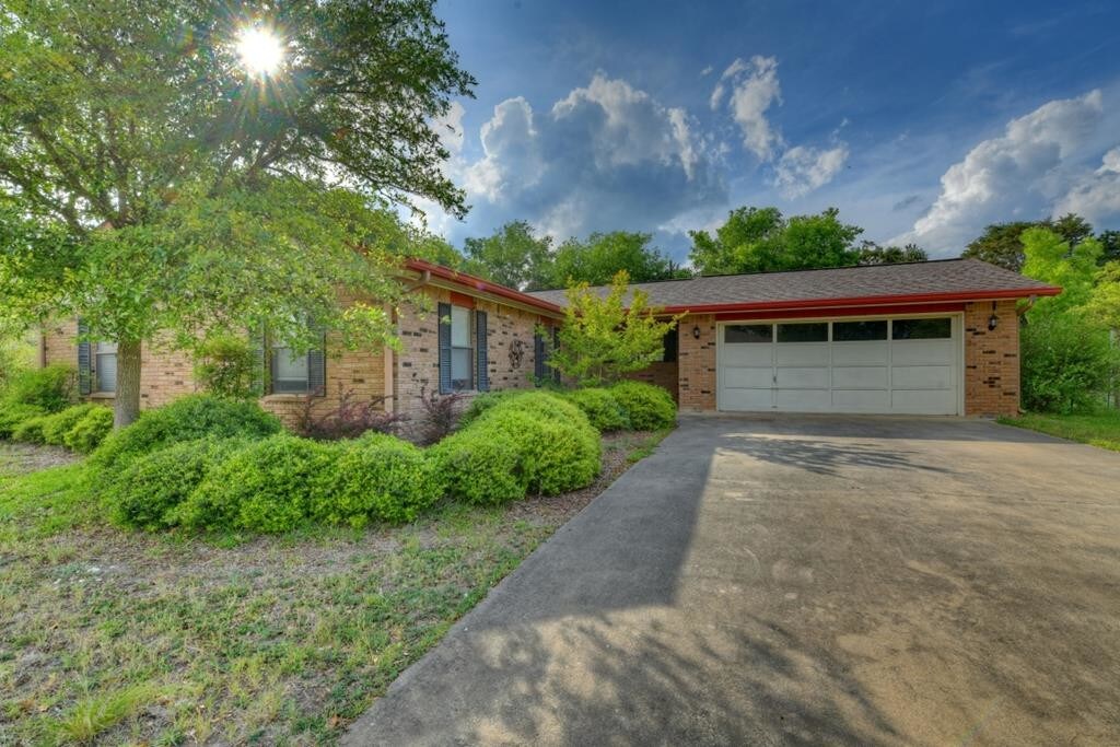 Primary Photo - 1602 Muleshoe Dr