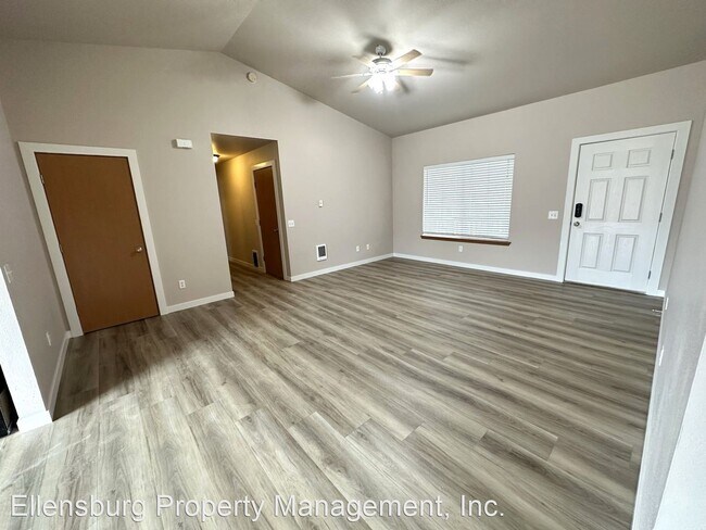 Building Photo - 3 br, 2 bath House - 2205 N Cobblefield St