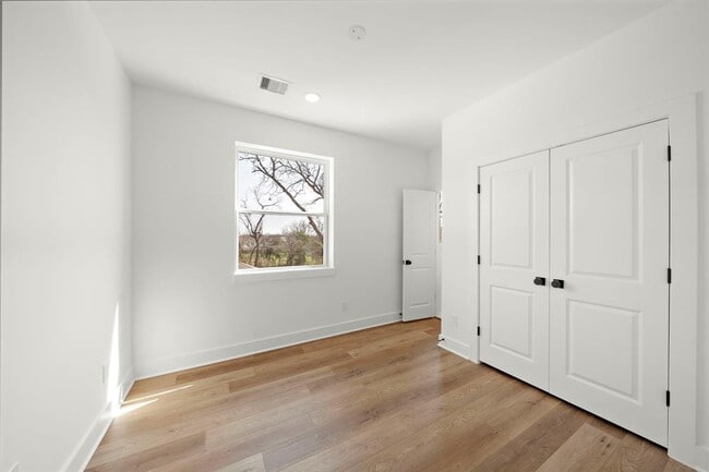 Foto del edificio - 835D Rachel St