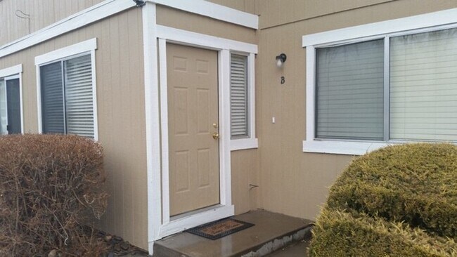 Building Photo - Townhome for Rent-Gardnerville