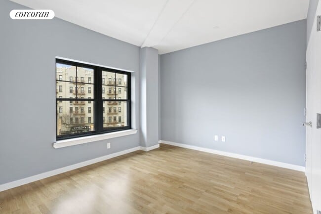 Building Photo - 460 Grand St