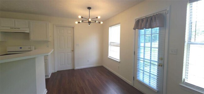 Building Photo - 2895 Gallery Grove