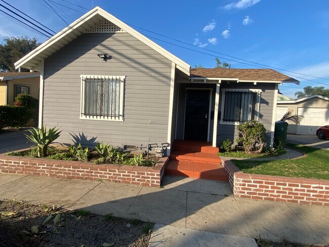Foto del edificio - 515 E Buckthorn St