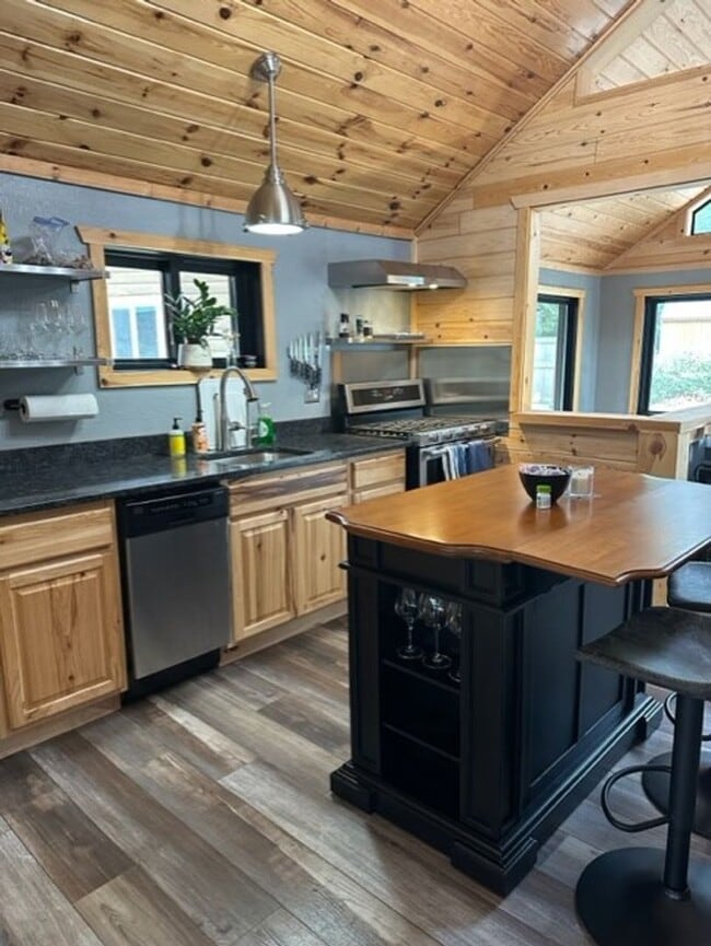 Building Photo - 28083 Norway Ridge