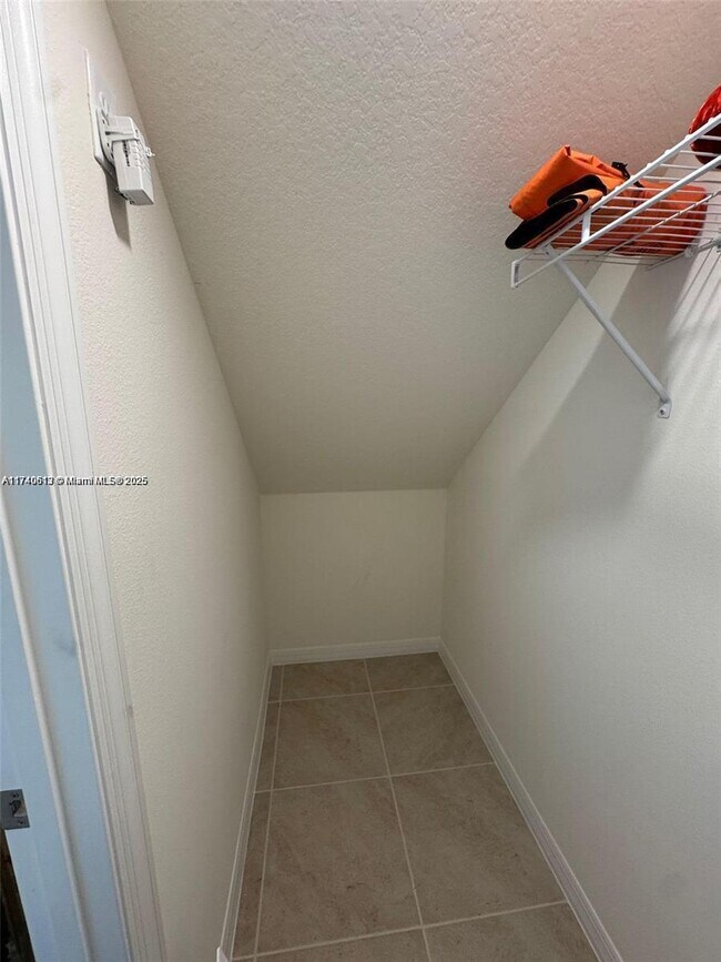 Foto del edificio - 3464 Sandalwood Dr