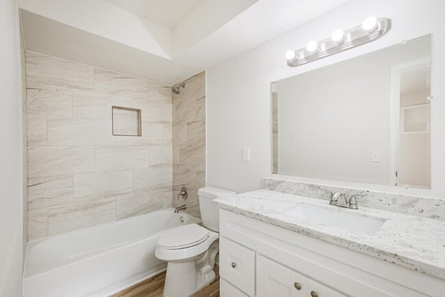 Building Photo - 802 Wright St