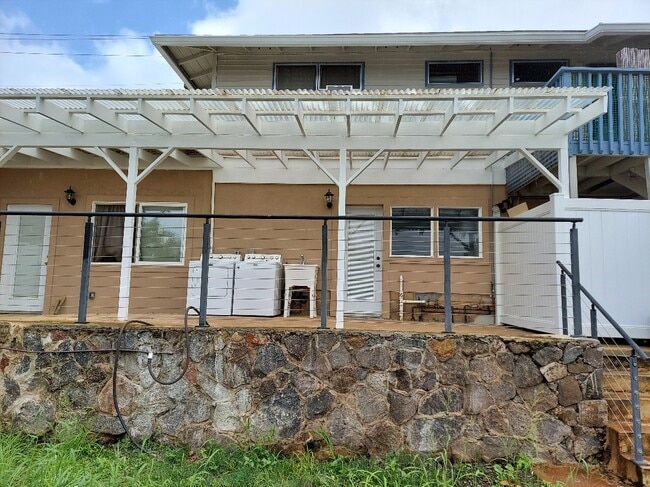 Foto del edificio - 98 -316 Kaamilo St